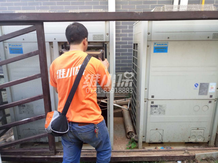 大金多聯(lián)機維修4.jpg